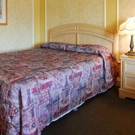 Hotel Travelodge By Wyndham Victoriaville Exteriör bild