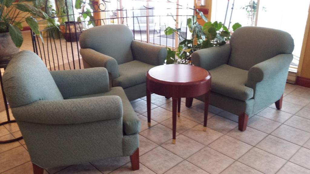 Hotel Travelodge By Wyndham Victoriaville Exteriör bild