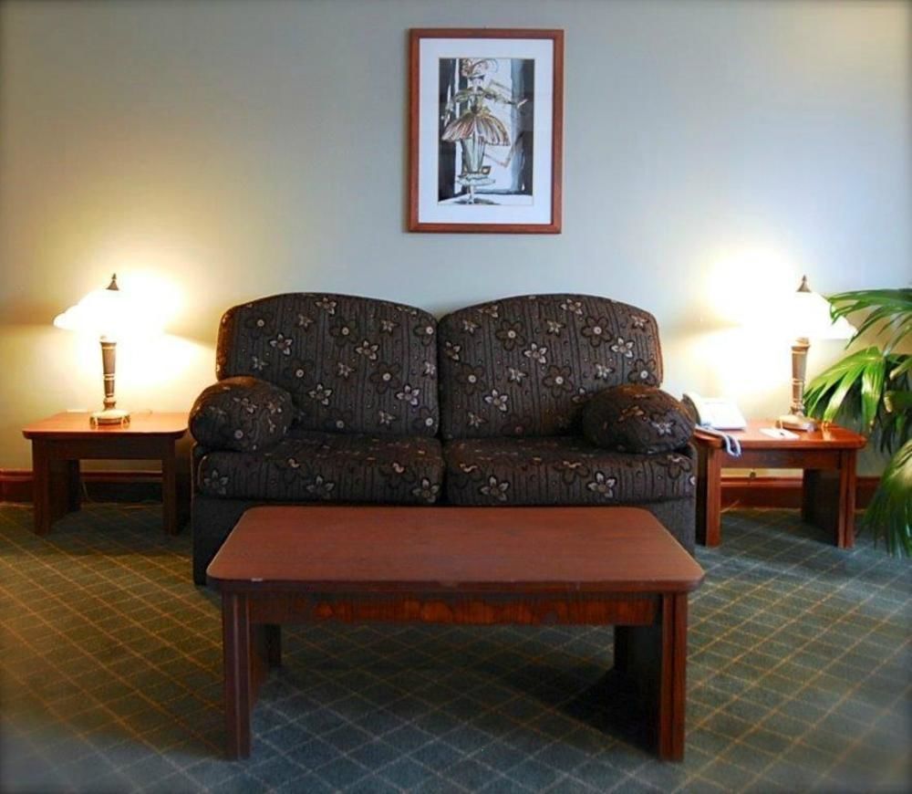 Hotel Travelodge By Wyndham Victoriaville Exteriör bild