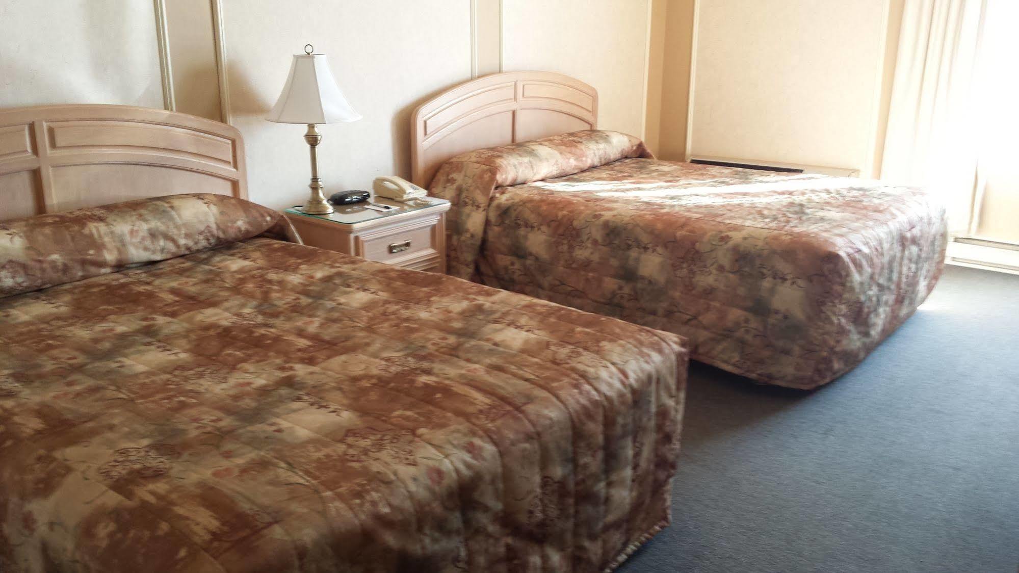 Hotel Travelodge By Wyndham Victoriaville Exteriör bild