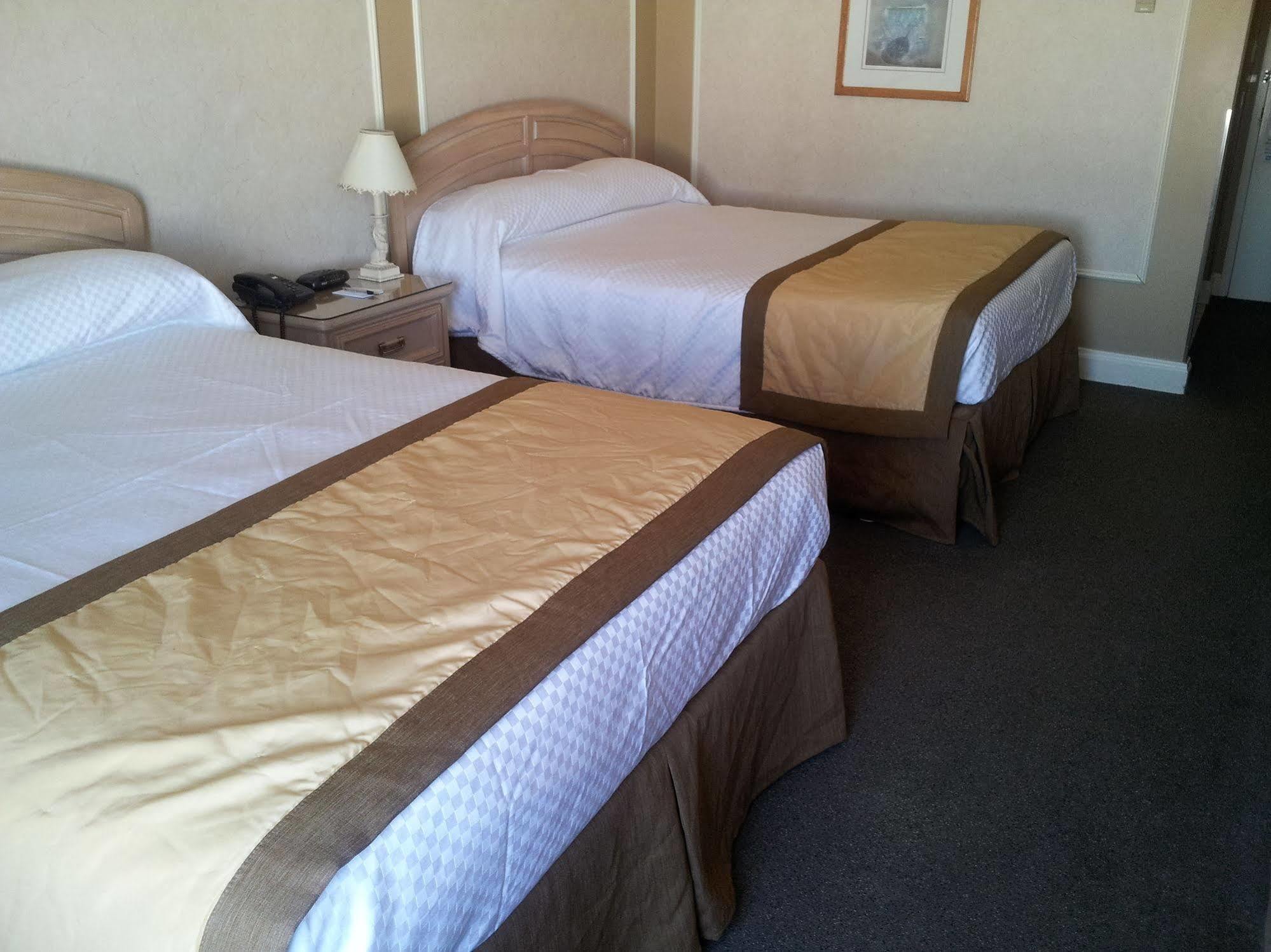 Hotel Travelodge By Wyndham Victoriaville Exteriör bild