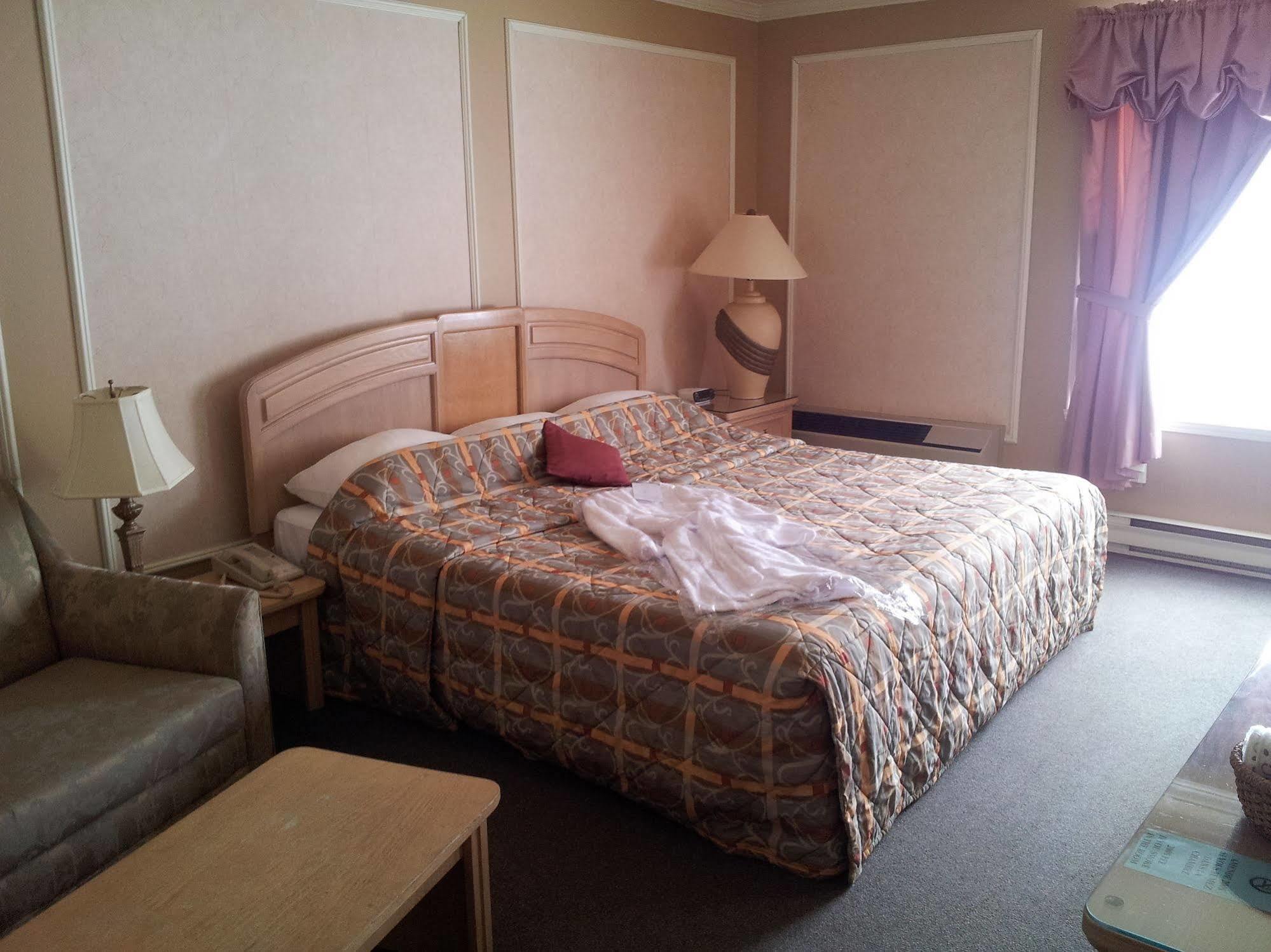 Hotel Travelodge By Wyndham Victoriaville Exteriör bild