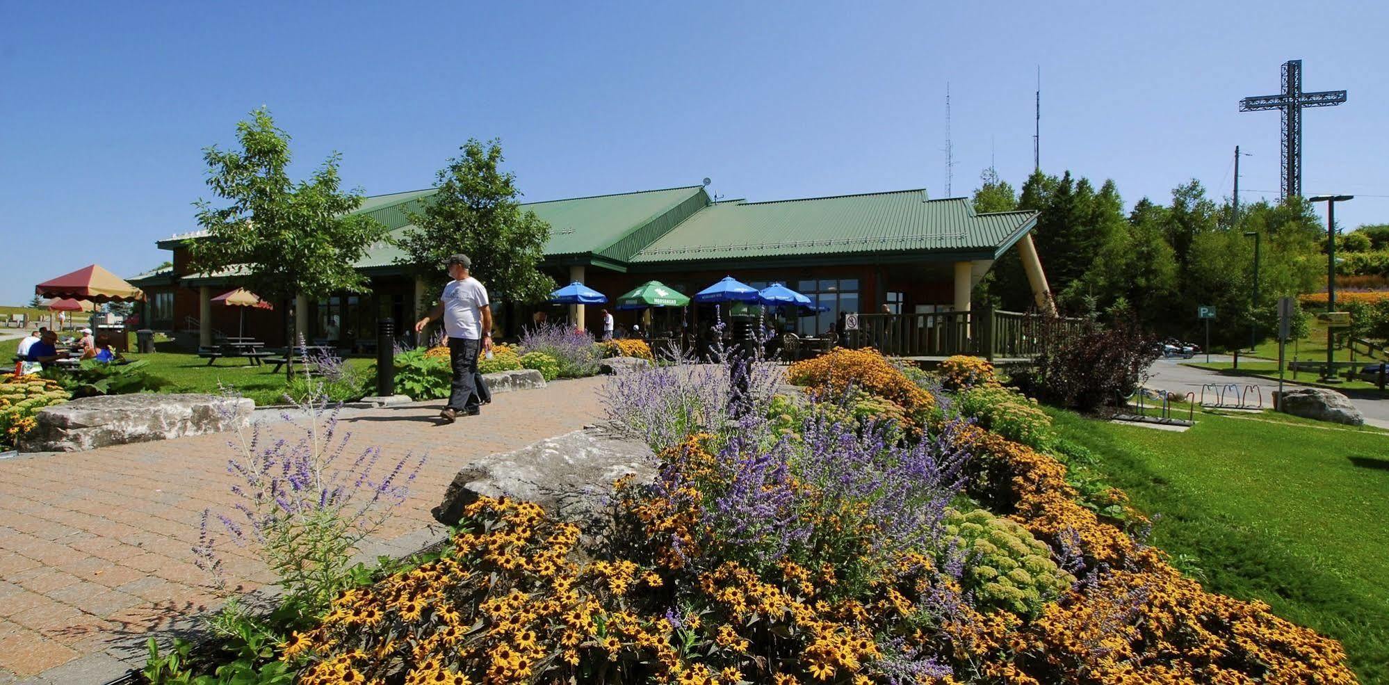 Hotel Travelodge By Wyndham Victoriaville Exteriör bild